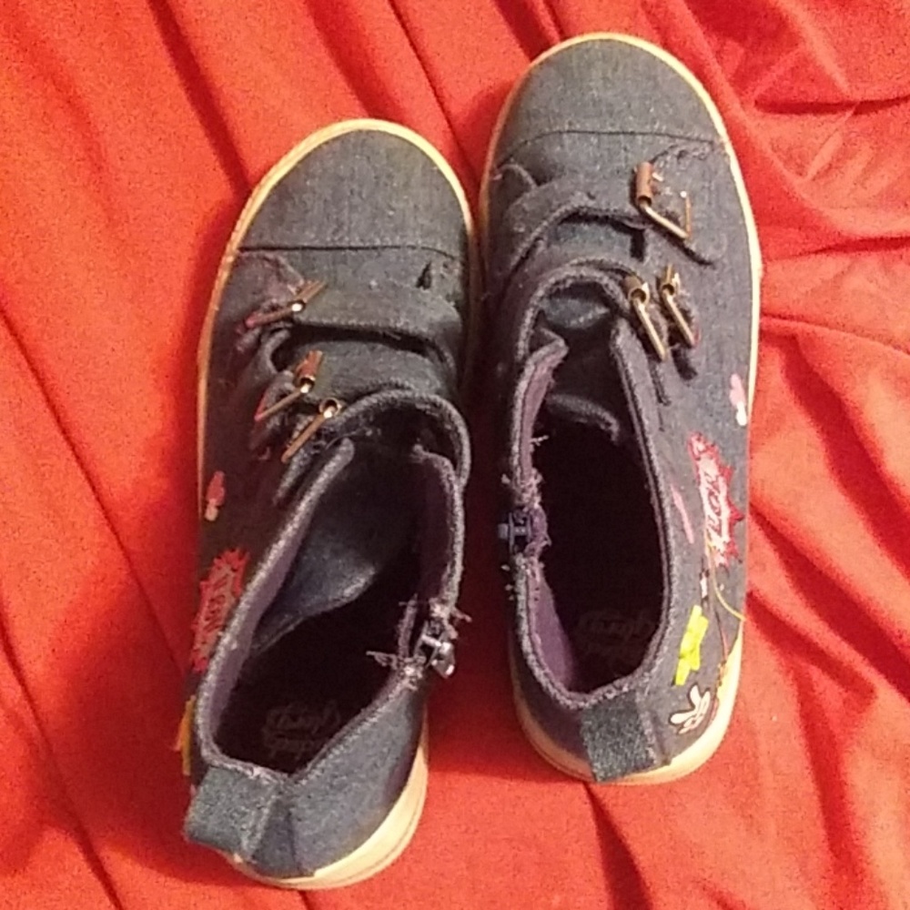 Shoes size 4 usa